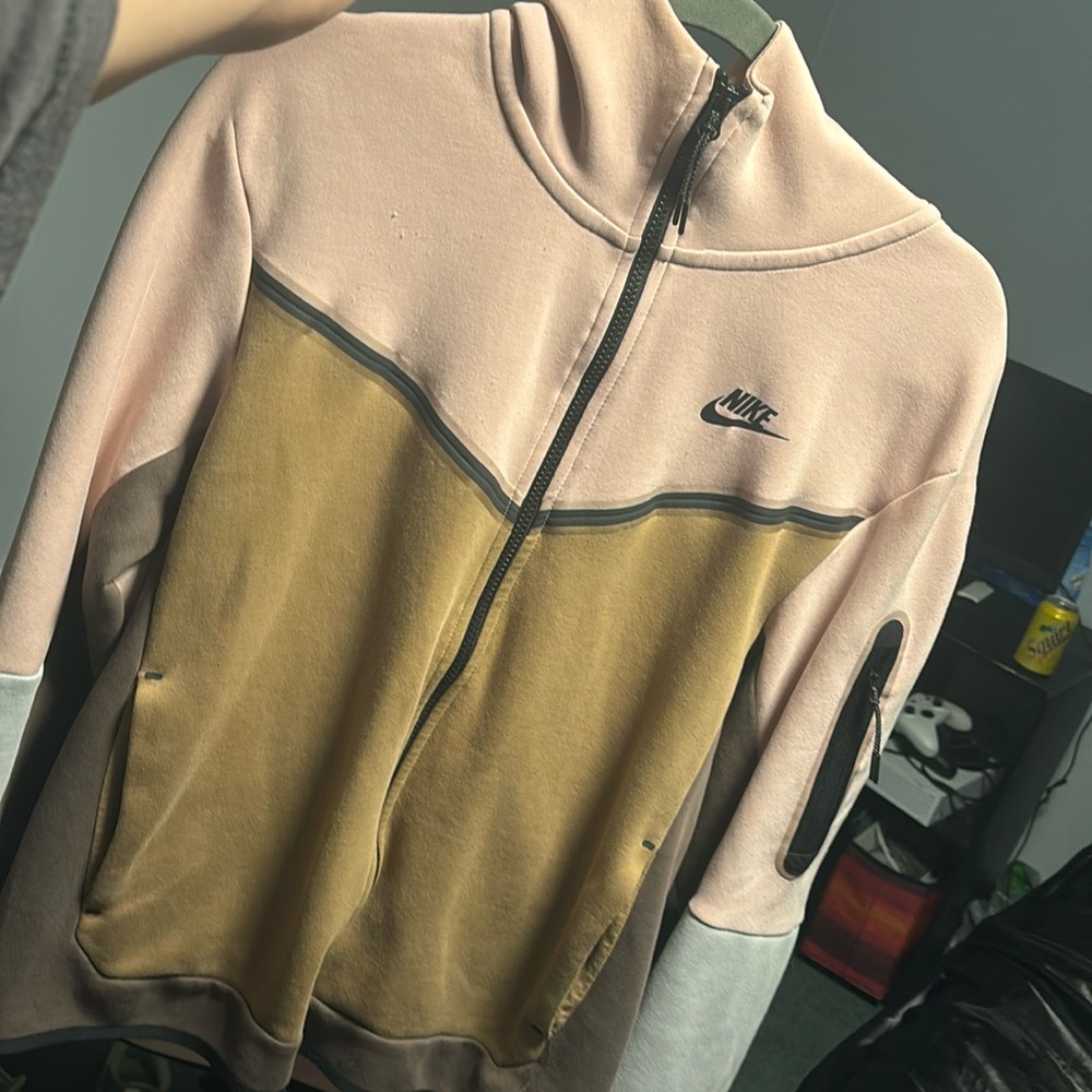 Nike Tech Size medium